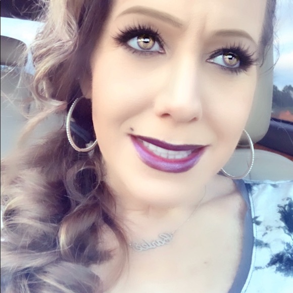 Meet your💥POSH AMBASSADOR💥, Carlee! - Picture 3 of 11